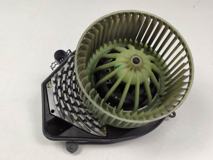 VENTILADOR CALEFACCION 8D1820021 VOLKSWAGEN PASSAT BERLINA (3B2) Autodesguaces Alicante