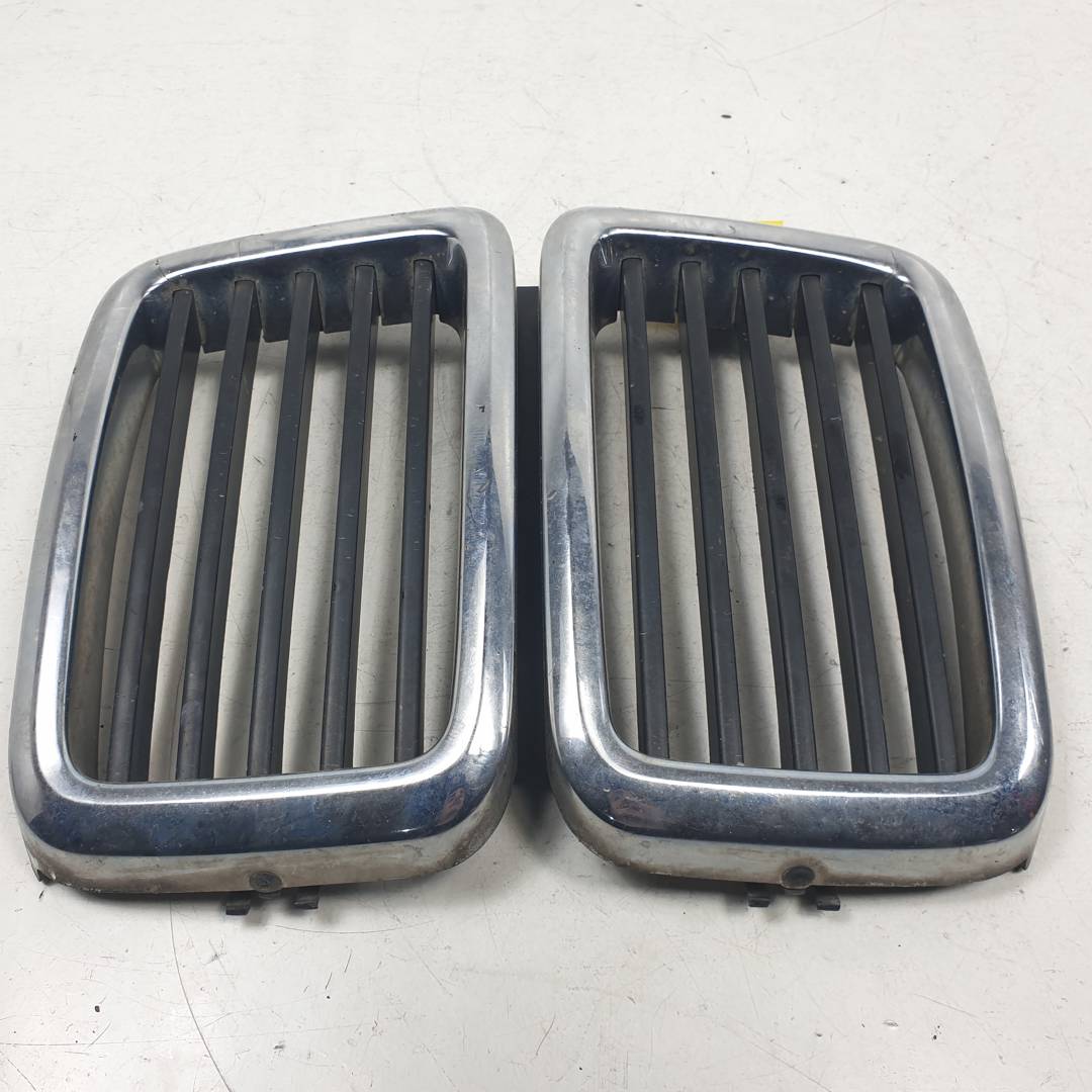 REJILLA DELANTERA - 51131873253 - BMW - SERIE 5 (E28)