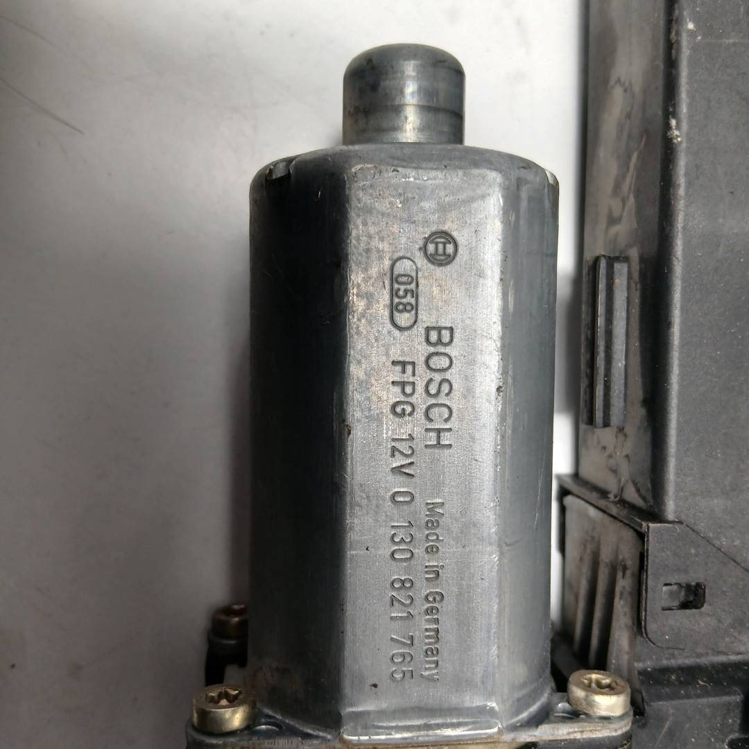 Foto 2 de Elevalunas Trasero Izquierdo Volkswagen Touareg (7la) (2002–2007)