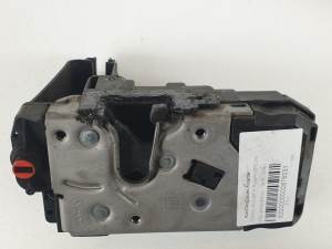 CERRADURA PUERTA TRASERA DERECHA 13210739 OPEL ZAFIRA B Autodesguaces Alicante