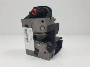 CERRADURA PUERTA TRASERA DERECHA 24414137 OPEL CORSA C (F68) Autodesguaces Alicante