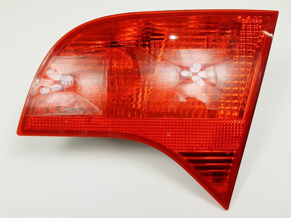 PILOTO TRASERO DERECHO INTERIOR - 8E9945094 - AUDI - A4 AVANT (8E)