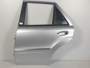 PUERTA TRASERA IZQUIERDA MERCEDES CLASE M (W164) Autodesguaces Alicante