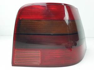 PILOTO TRASERO DERECHO 084411981R VOLKSWAGEN GOLF IV BERLINA (1J1) Autodesguaces Alicante