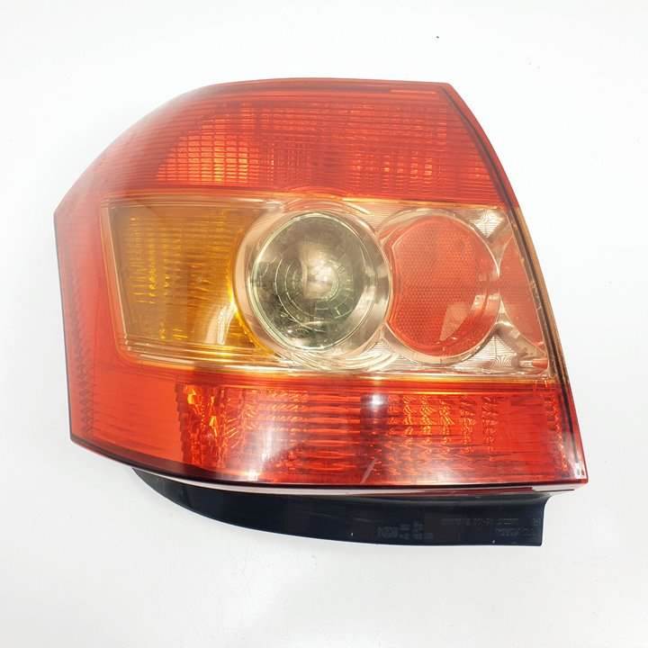 PILOTO TRASERO DERECHO - 8155002301 - TOYOTA - COROLLA (E12)