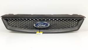 REJILLA DELANTERA 4M518138AE FORD FOCUS BERLINA (CAP) Autodesguaces Alicante