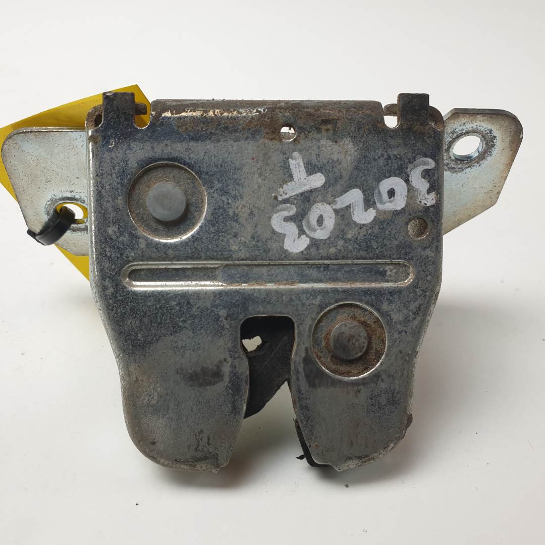CERRADURA MALETERO / PORTON - A2027400236 - MERCEDES - CLASE C (W202) FAMILIAR