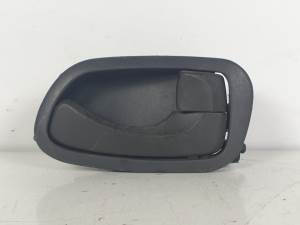 MANETA INTERIOR DELANTERA DERECHA DAEWOO NUBIRA BERLINA Autodesguaces Alicante
