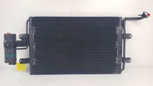 CONDENSADOR / RADIADOR AIRE ACONDICIONADO 1J0820411C VOLKSWAGEN GOLF IV BERLINA (1J1) Autodesguaces Alicante