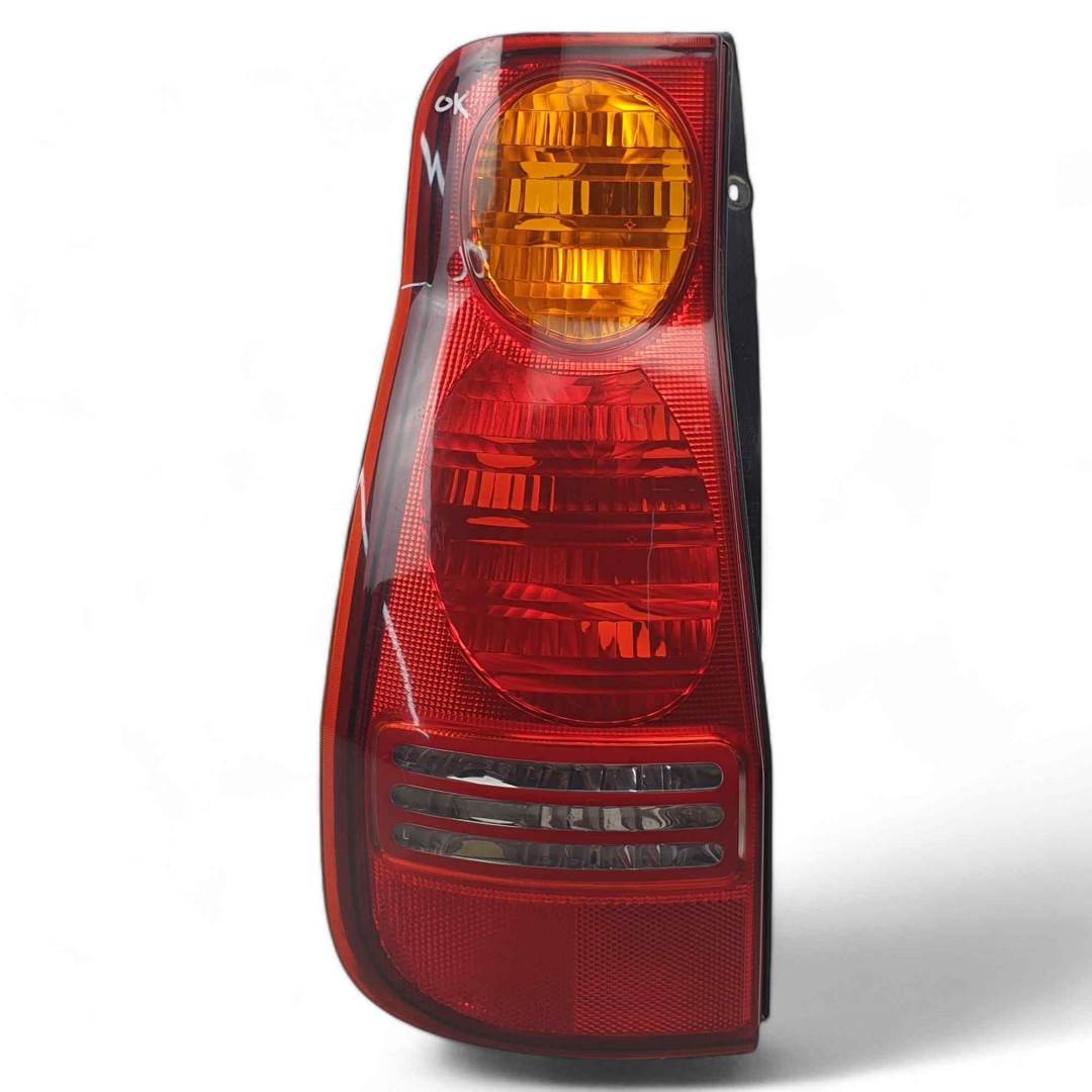 PILOTO TRASERO IZQUIERDO - 92401170 - HYUNDAI - MATRIX (FC)
