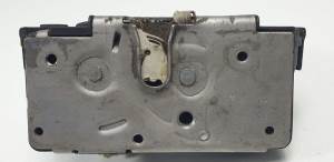 CERRADURA PUERTA DELANTERA DERECHA 13258274 OPEL CORSA D Autodesguaces Alicante