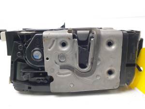 CERRADURA PUERTA TRASERA DERECHA A0997300635 MERCEDES CLASE C (W204) BERLINA Autodesguaces Alicante