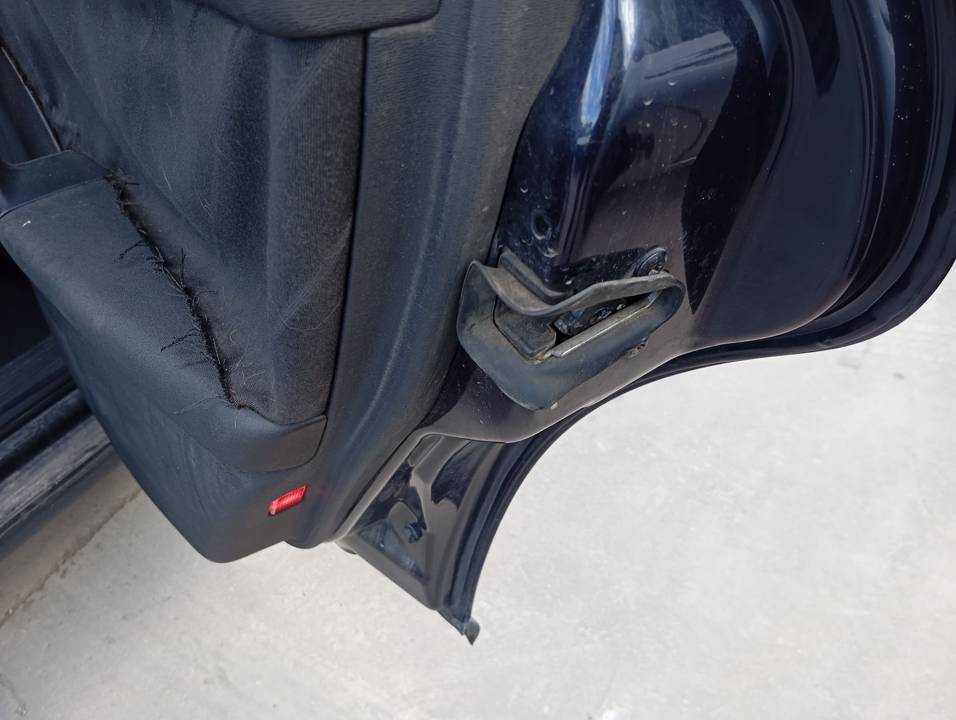 CERRADURA PUERTA TRASERA DERECHA