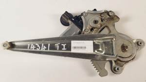 ELEVALUNAS TRASERO IZQUIERDO 8571058010 TOYOTA LAND CRUISER (J12) Autodesguaces Alicante