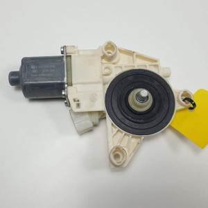 MOTOR ELEVALUNAS DELANTERO IZQUIERDO A2469065100 INFINITI Q30 Autodesguaces Alicante