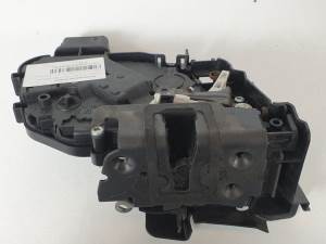 CERRADURA PUERTA DELANTERA DERECHA 3M5AR21812MT FORD FOCUS LIM. (CB4) Autodesguaces Alicante
