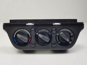 MANDO CALEFACCION / AIRE ACONDICIONADO SUZUKI SWIFT BERLINA (MZ) Autodesguaces Alicante