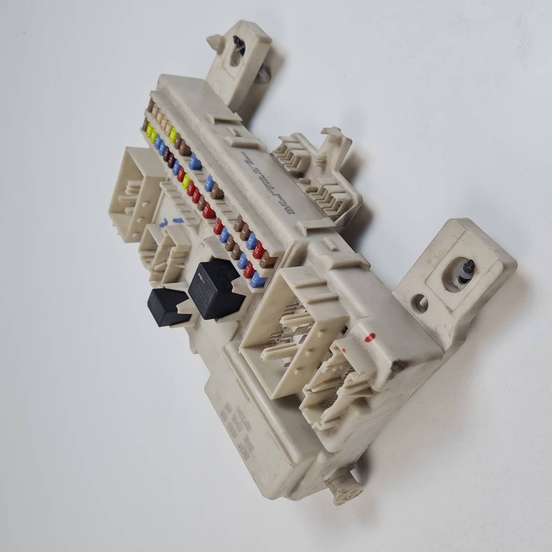 CAJA RELES / FUSIBLES - 30728906 - VOLVO - V50 FAMILIAR