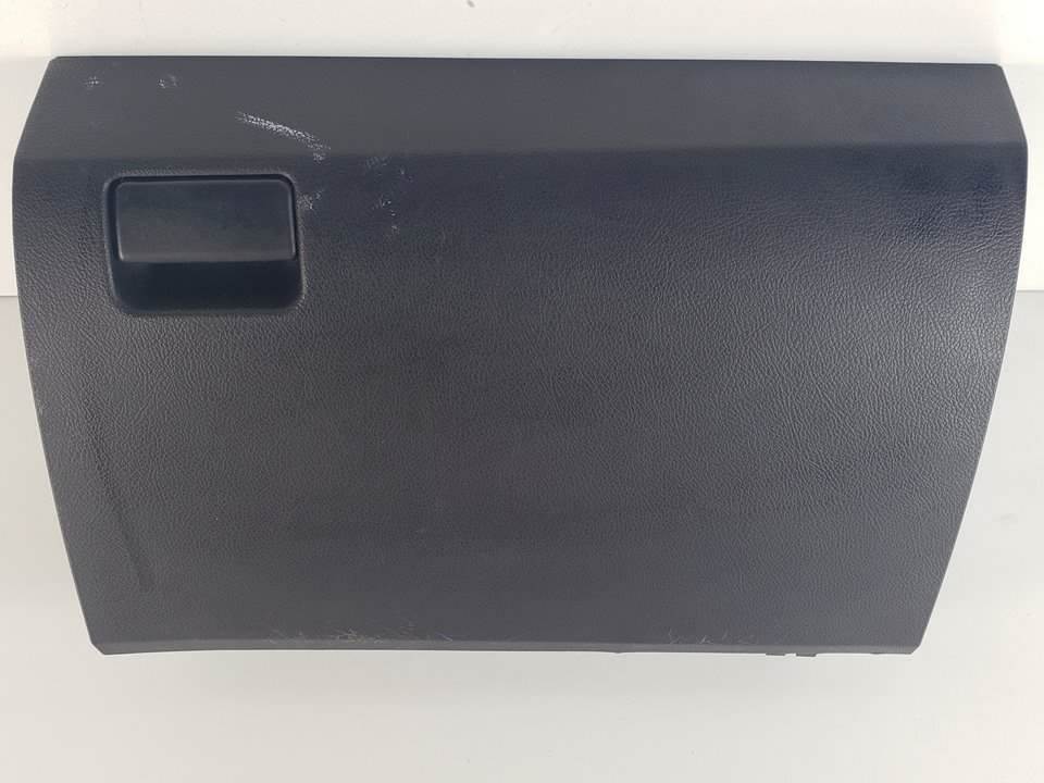 GUANTERA - 5555005120 - TOYOTA - AVENSIS