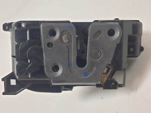 CERRADURA PUERTA DELANTERA DERECHA 219247E RENAULT MODUS Autodesguaces Alicante
