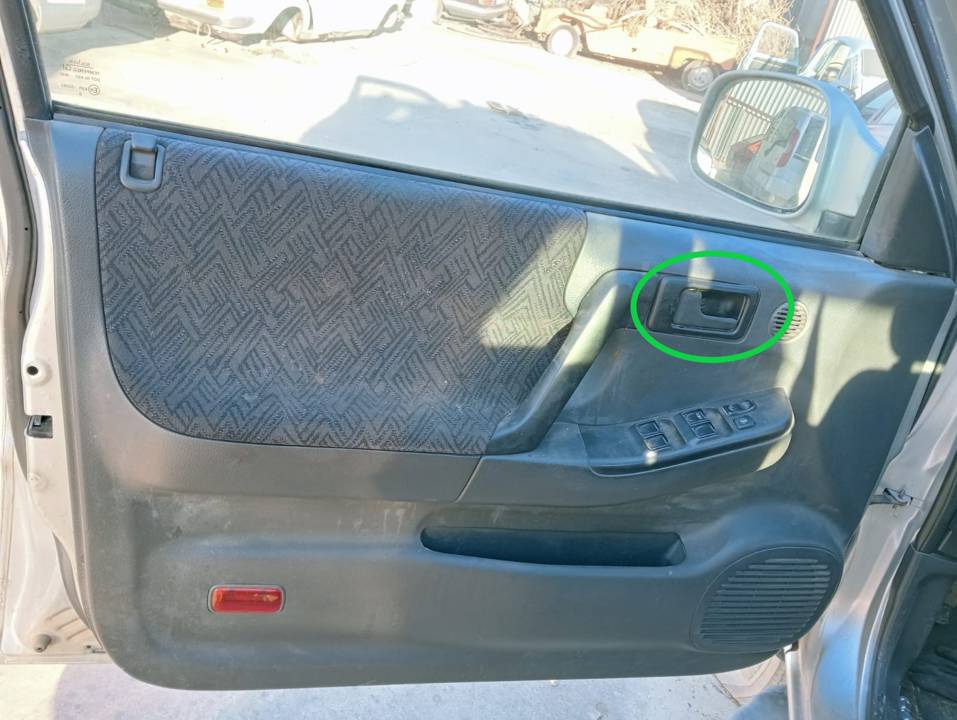 MANETA INTERIOR DELANTERA IZQUIERDA