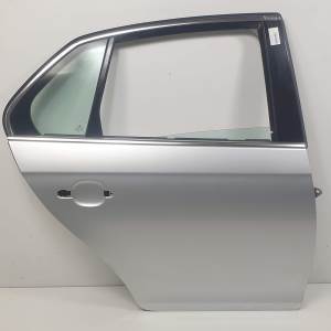 PUERTA TRASERA DERECHA VOLKSWAGEN JETTA (1K2) Autodesguaces Alicante
