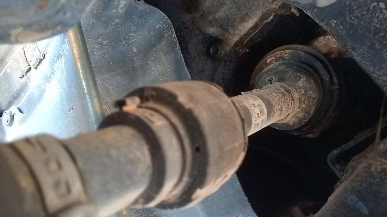TRANSMISION DELANTERA IZQUIERDA