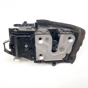 CERRADURA PUERTA TRASERA DERECHA 825005FA0A NISSAN MICRA V (K14) Autodesguaces Alicante