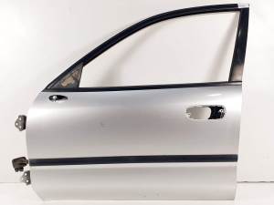 PUERTA DELANTERA IZQUIERDA MITSUBISHI CARISMA BERLINA 5 (DA0) Autodesguaces Alicante