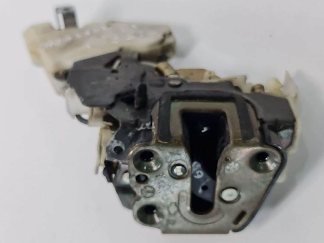 CERRADURA PUERTA TRASERA DERECHA - 8255250J01 - NISSAN - TERRANO/TERRANO.II (R20)