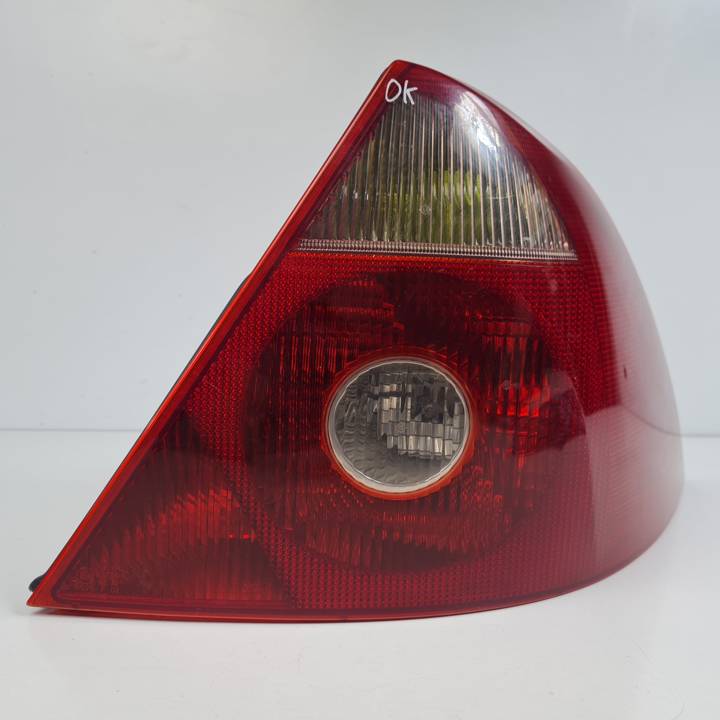 PILOTO TRASERO DERECHO 1S7113404A FORD MONDEO BERLINA (GE) Autodesguaces Alicante