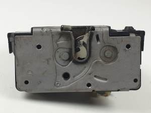 CERRADURA PUERTA TRASERA IZQUIERDA 13431842 OPEL CORSA E Autodesguaces Alicante