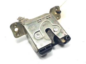 CERRADURA MALETERO / PORTON 90381891 OPEL ASTRA F BERLINA Autodesguaces Alicante