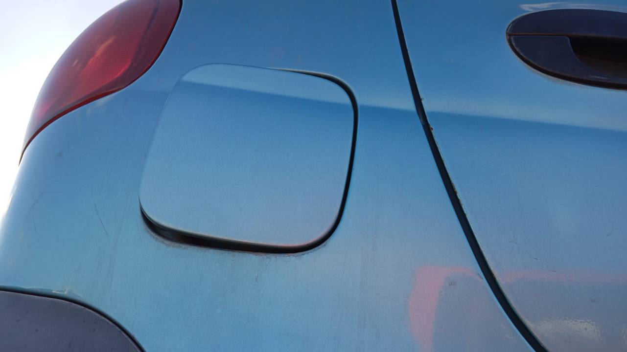 TAPA EXTERIOR COMBUSTIBLE