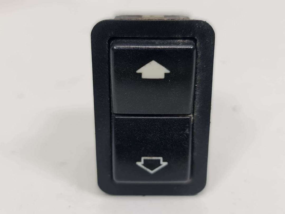 MANDO ELEVALUNAS DELANTERO DERECHO - 8368974 - BMW - SERIE 5 BERLINA (E39)