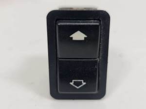 MANDO ELEVALUNAS DELANTERO DERECHO 8368974 BMW SERIE 5 BERLINA (E39) Autodesguaces Alicante