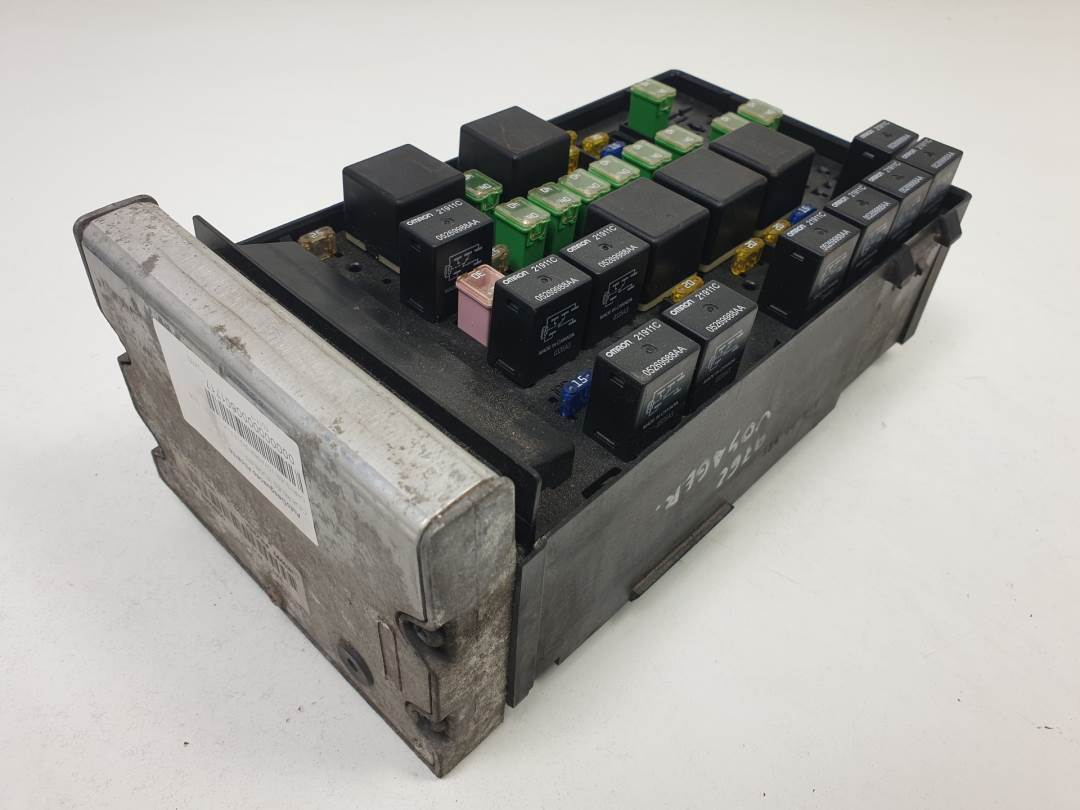 CAJA RELES / FUSIBLES - 04869200AK - CHRYSLER - VOYAGER (RG)