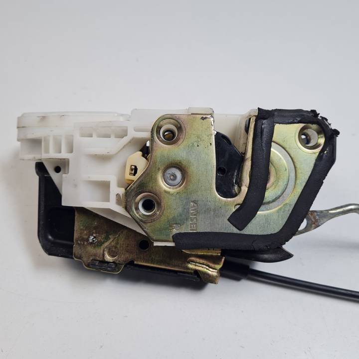 CERRADURA PUERTA DELANTERA DERECHA MITSUBISHI MONTERO (V60/V70) Autodesguaces Alicante