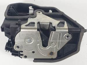 CERRADURA PUERTA TRASERA DERECHA 7167076 BMW SERIE 5 BERLINA (E60) Autodesguaces Alicante