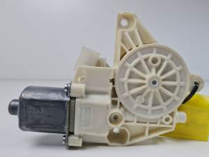 MOTOR ELEVALUNAS DELANTERO DERECHO A2048200242 MERCEDES CLASE C (W204) BERLINA Autodesguaces Alicante