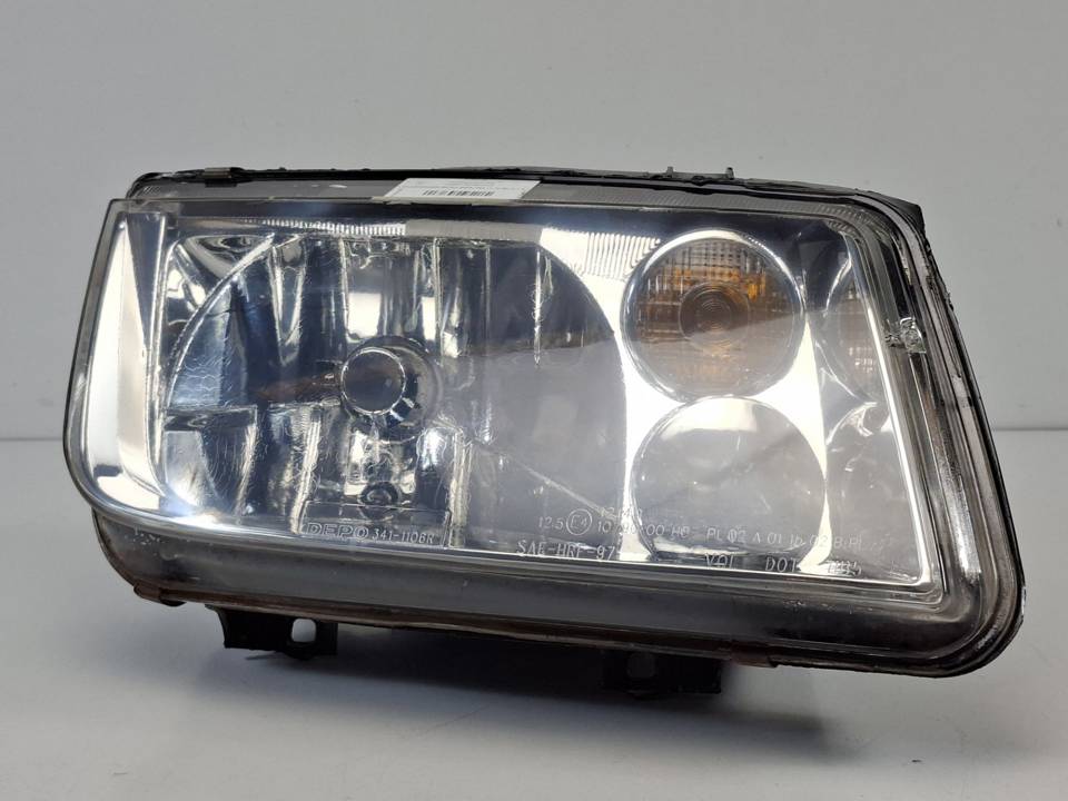 FARO DERECHO 083411106R VOLKSWAGEN BORA BERLINA (1J2) Autodesguaces Alicante