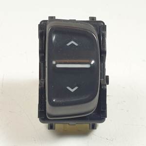 MANDO ELEVALUNAS DELANTERO DERECHO 254214937R DACIA SANDERO Autodesguaces Alicante