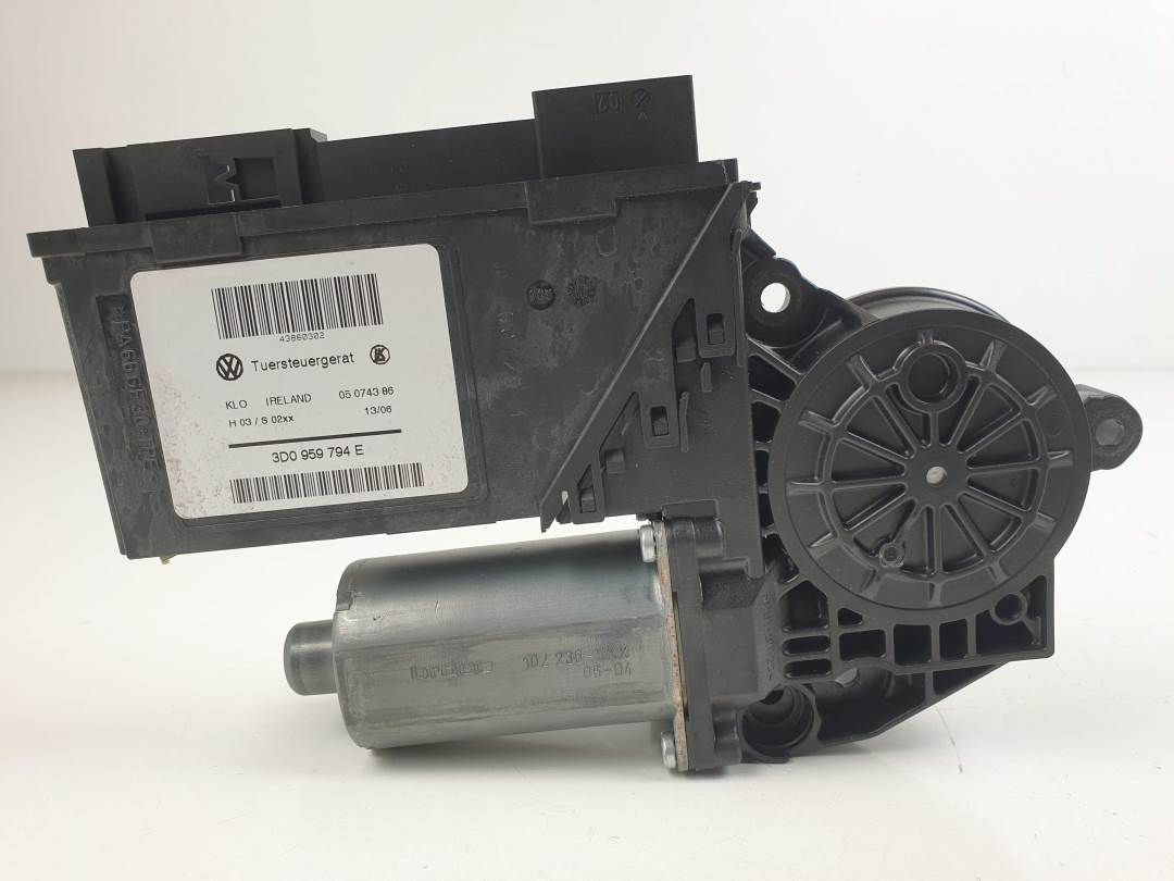 Moteur de lève-vitre arrière droit - 3D0959794E - VOLKSWAGEN - TOUAREG (7LA)