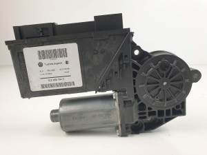 MOTOR ELEVALUNAS TRASERO DERECHO 3D0959794E VOLKSWAGEN TOUAREG (7LA) Autodesguaces Alicante
