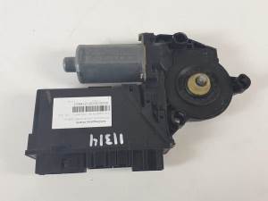 MOTOR ELEVALUNAS DELANTERO DERECHO AUDI A4 BERLINA (8E) Autodesguaces Alicante