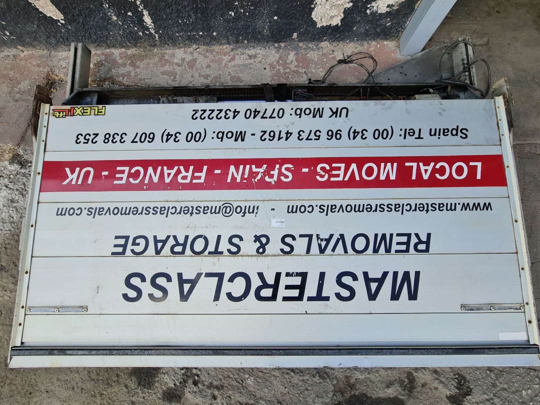 Rear trim mouldings