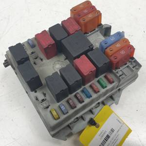 CAJA RELES / FUSIBLES 51742420 ALFA ROMEO GT (125) Autodesguaces Alicante