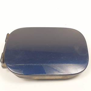 TAPA EXTERIOR COMBUSTIBLE A0005843117 MERCEDES CLASE C (W203) BERLINA Autodesguaces Alicante