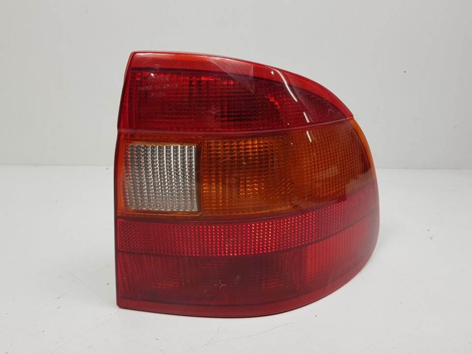 PILOTO TRASERO DERECHO - OPEL - ASTRA F BERLINA