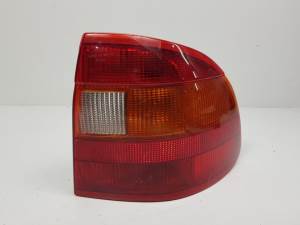 PILOTO TRASERO DERECHO OPEL ASTRA F BERLINA Autodesguaces Alicante